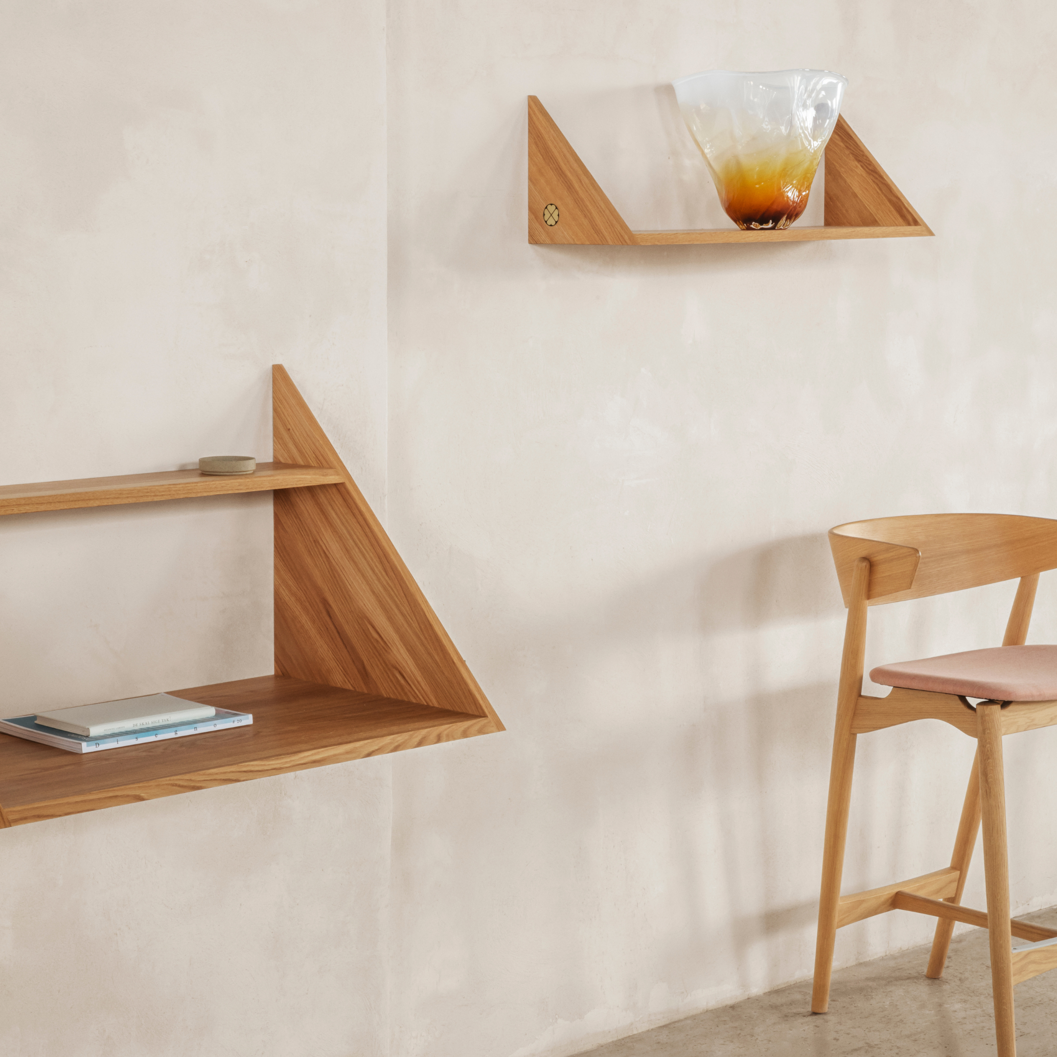 Xlibris Desk